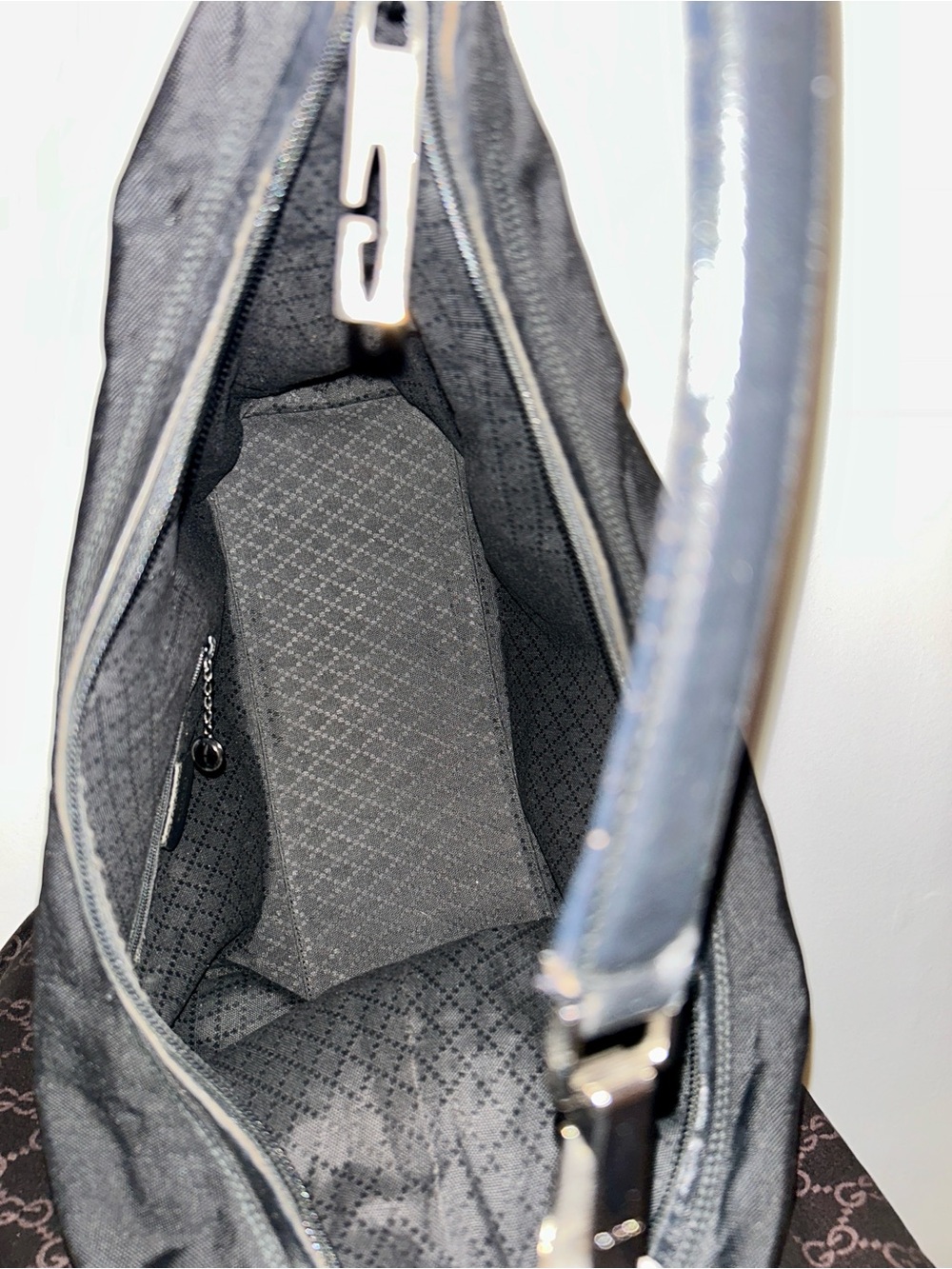 Tom Ford-era Gucci black nylon canvas hobo shoulder bag - Picture 13 of 16